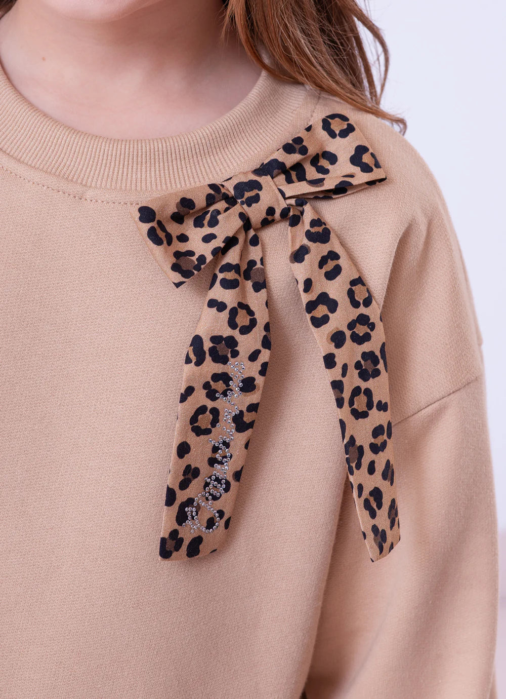 Blusa Moletom Efeito Sobreposição Onçinha Laço Bege Amendoa Pituchinhus