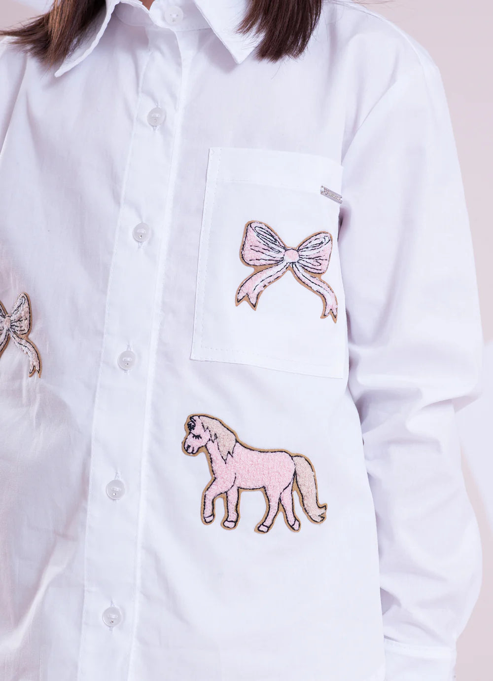 Camisa Tricoline Ampla Patches Laços E Cavalinho Branco Pituchinhus
